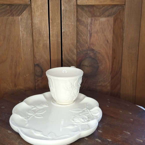 White Embossed Rose Cup and Snack Plate Set - Picture 8 of 13
